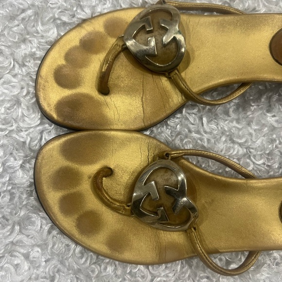 Gucci Leather GG Interlocking HEART Thong Sandals - Picture 3 of 10